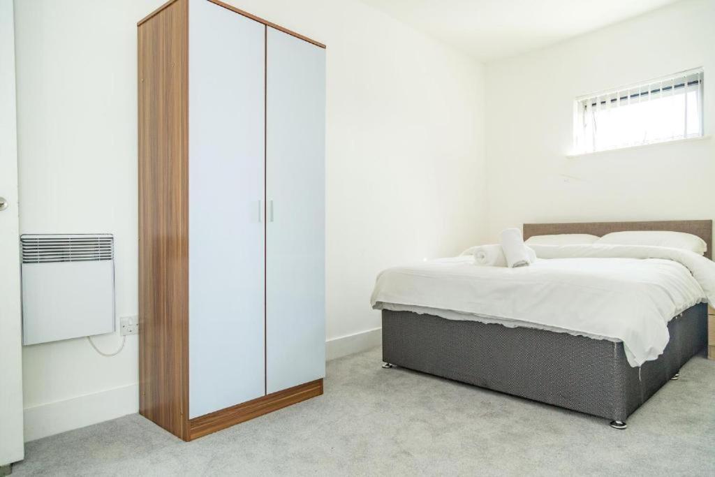 Serviced Apartment In Liverpool City Centre - Free Parking - Balcony - By Happy Days Exteriör bild