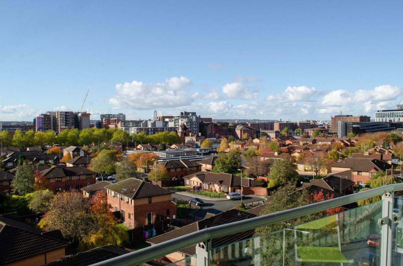 Serviced Apartment In Liverpool City Centre - Free Parking - Balcony - By Happy Days Exteriör bild