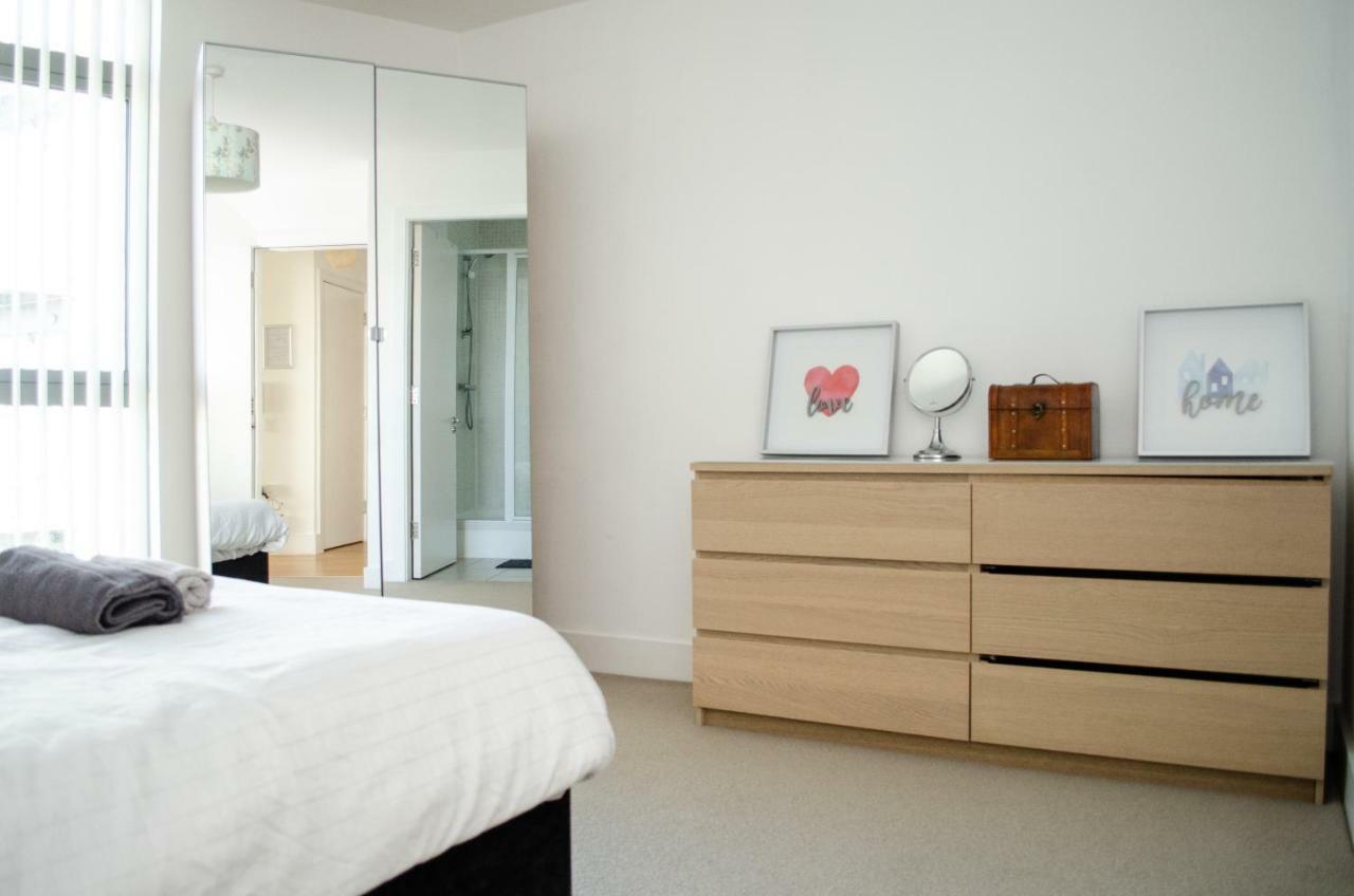 Serviced Apartment In Liverpool City Centre - Free Parking - Balcony - By Happy Days Exteriör bild